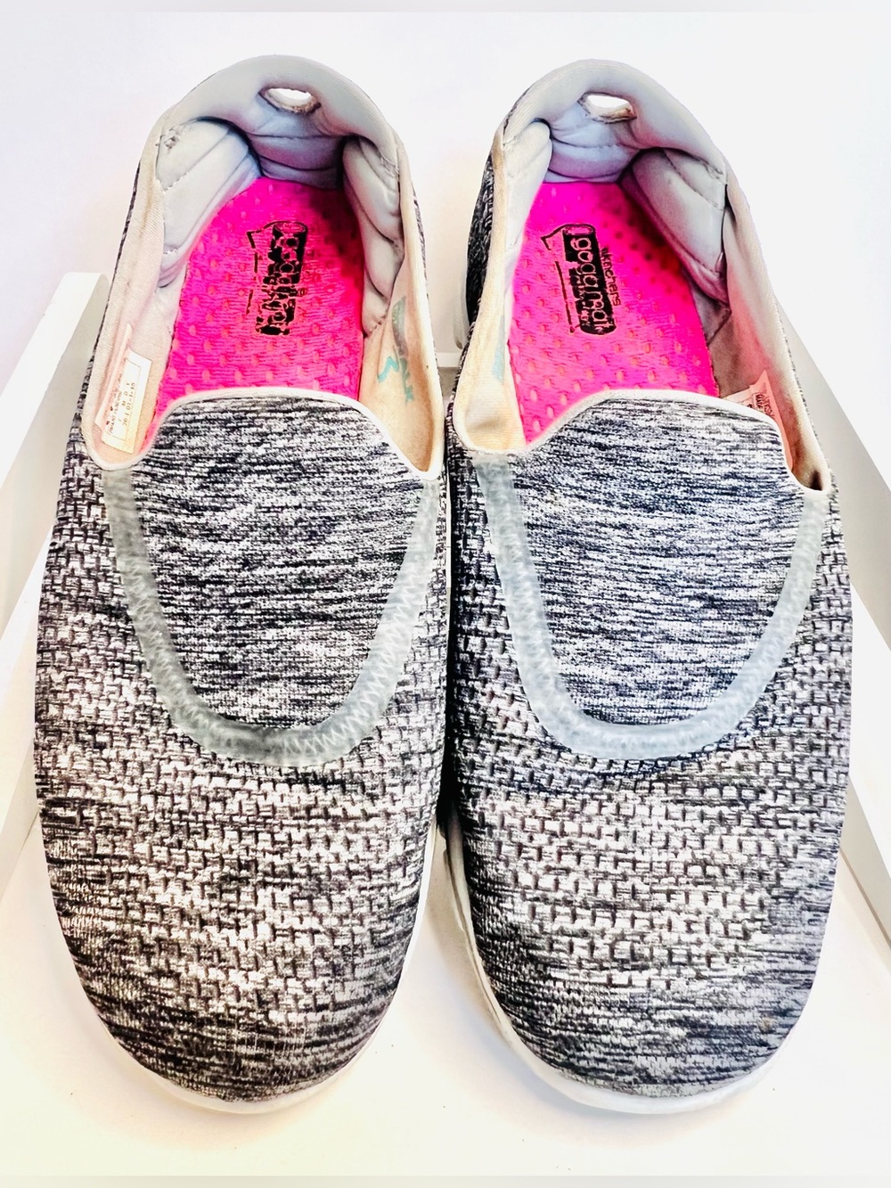 Skechers GoWalk 3 Slip On Shoes Size 9 Grey Pink Goga Mat Walking Sneakers - Picture 2 of 11